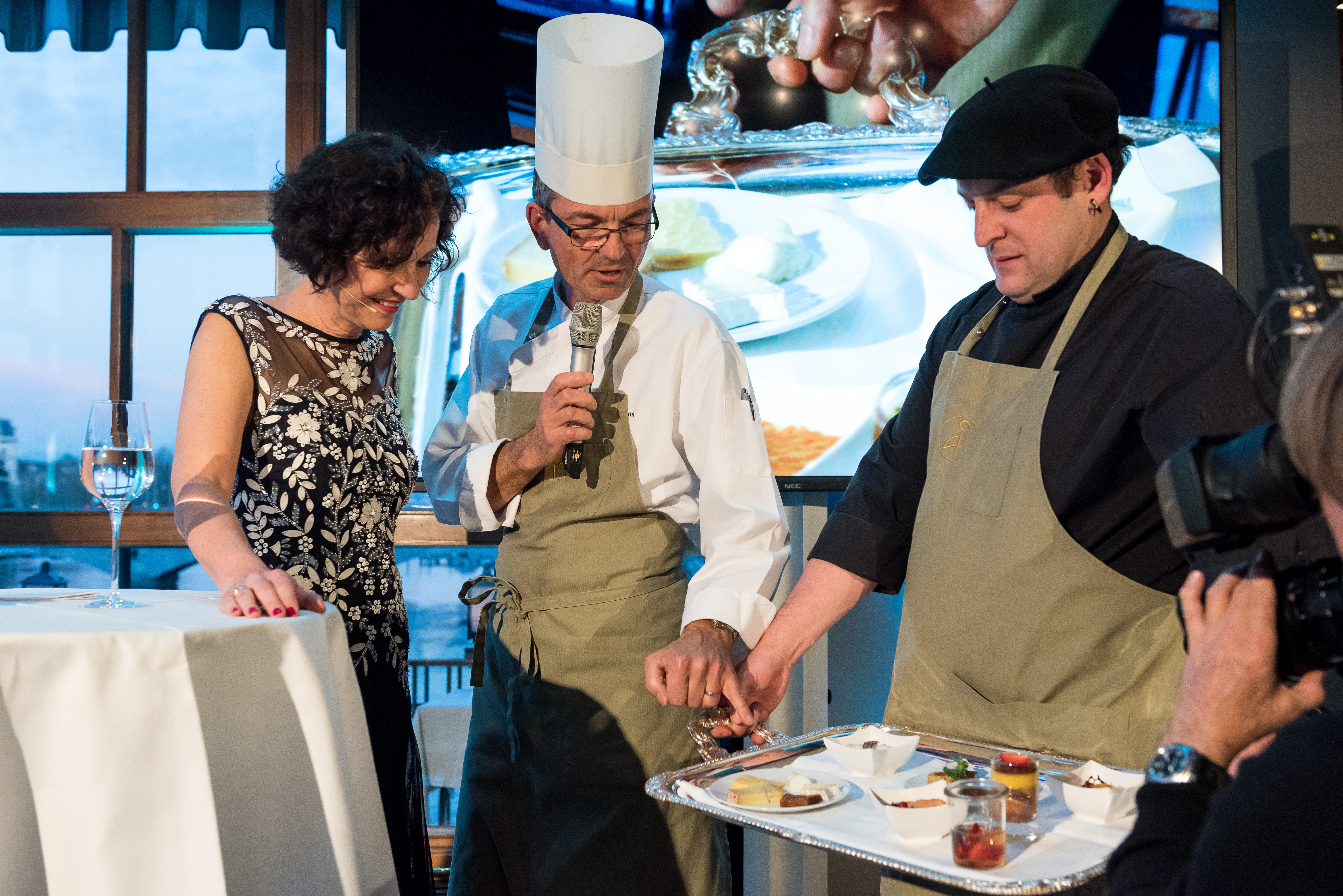 Beatrice Müller mit den Küchenchefs Fredi Nussbaum und Cyrille Anizan 